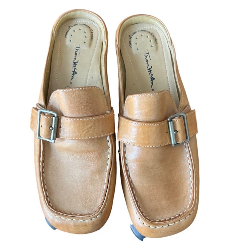 Women's Thom McAn Vintage tan leather clog. Size 6.5